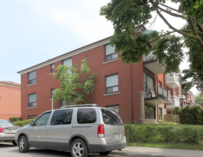 37 Yore Rd in Toronto, ON - Building Photo - Primary Photo