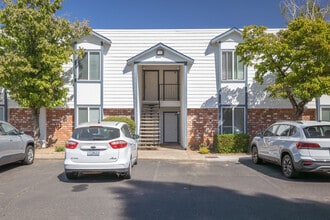 Compass Point Apartments in Chico, CA - Foto de edificio - Building Photo