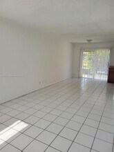 2500 NW 52nd Ave in Lauderhill, FL - Foto de edificio - Building Photo
