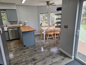 1228 S 3rd St, Unit C in Mount Vernon, WA - Foto de edificio - Building Photo