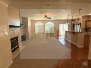2441 Maurissa Ct in Bakersfield, CA - Foto de edificio - Building Photo