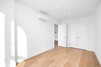 23-33 Astoria Blvd in Queens, NY - Foto de edificio - Building Photo