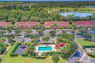 9420 Ivy Brook Run, Unit 307 in Ft. Myers, FL - Foto de edificio - Building Photo