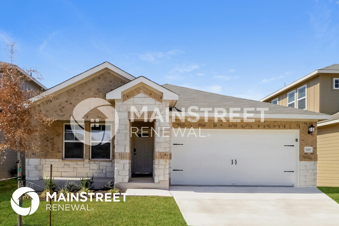 200 Babblebrook Way in Hutto, TX - Building Photo