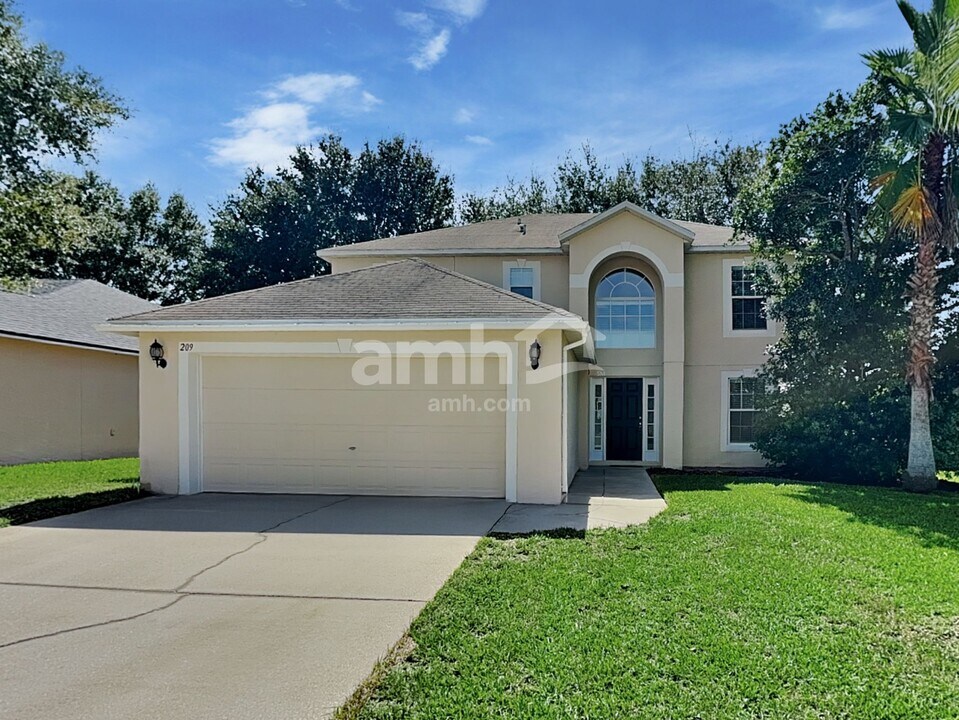 209 King Arthur Ct in St. Augustine, FL - Foto de edificio