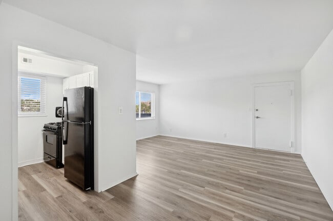 ReNew Alexandria in Alexandria, VA - Foto de edificio - Building Photo