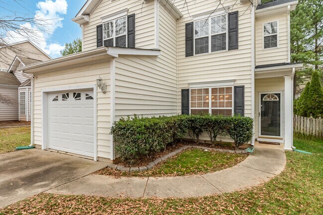 8408 Whisper Ridge Pl in Raleigh, NC - Foto de edificio - Building Photo