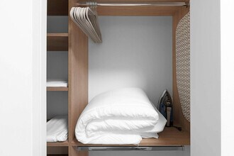 7144 Byron Ave in Miami Beach, FL - Foto de edificio - Building Photo