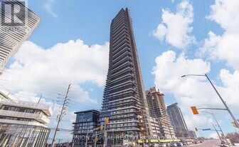 448 Burnhamthorpe Rd W in Mississauga, ON - Building Photo