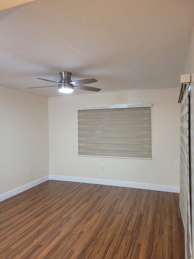 8580 SW 212th St, Unit 303 in Cutler Bay, FL - Foto de edificio - Building Photo