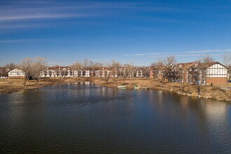 Magnolia Lake Apartments in Wichita, KS - Foto de edificio - Building Photo