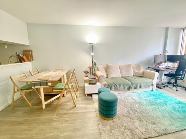 445 5th Ave, Unit 18G in New York, NY - Building Photo - Building Photo