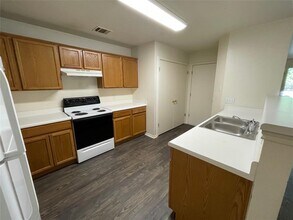 1239 Armadillo Rd in Austin, TX - Building Photo - Building Photo