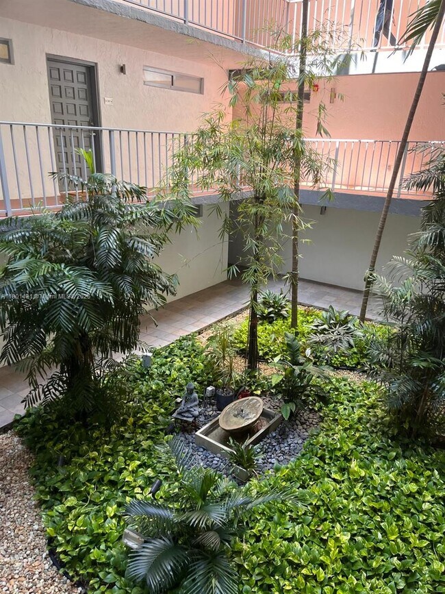 700 NE 63rd St in Miami, FL - Building Photo - Building Photo