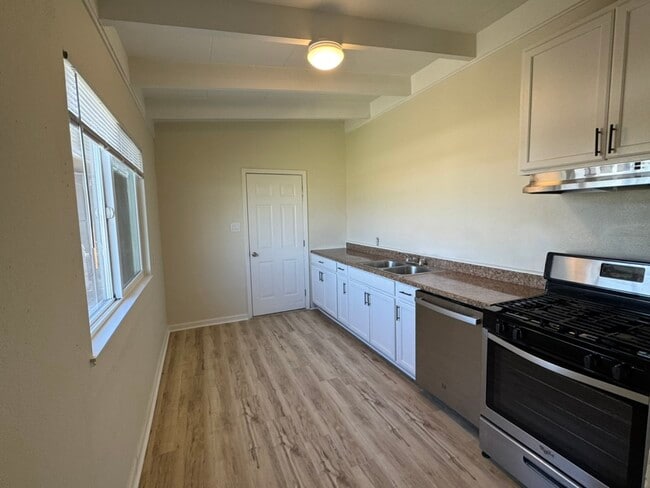 1443 S School St in Lodi, CA - Building Photo - Building Photo