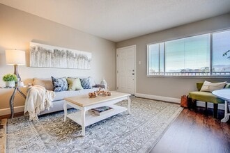 Hillside Terrace in Walnut Creek, CA - Building Photo - Building Photo