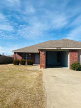 3106 S B St in Rogers, AR - Foto de edificio - Building Photo