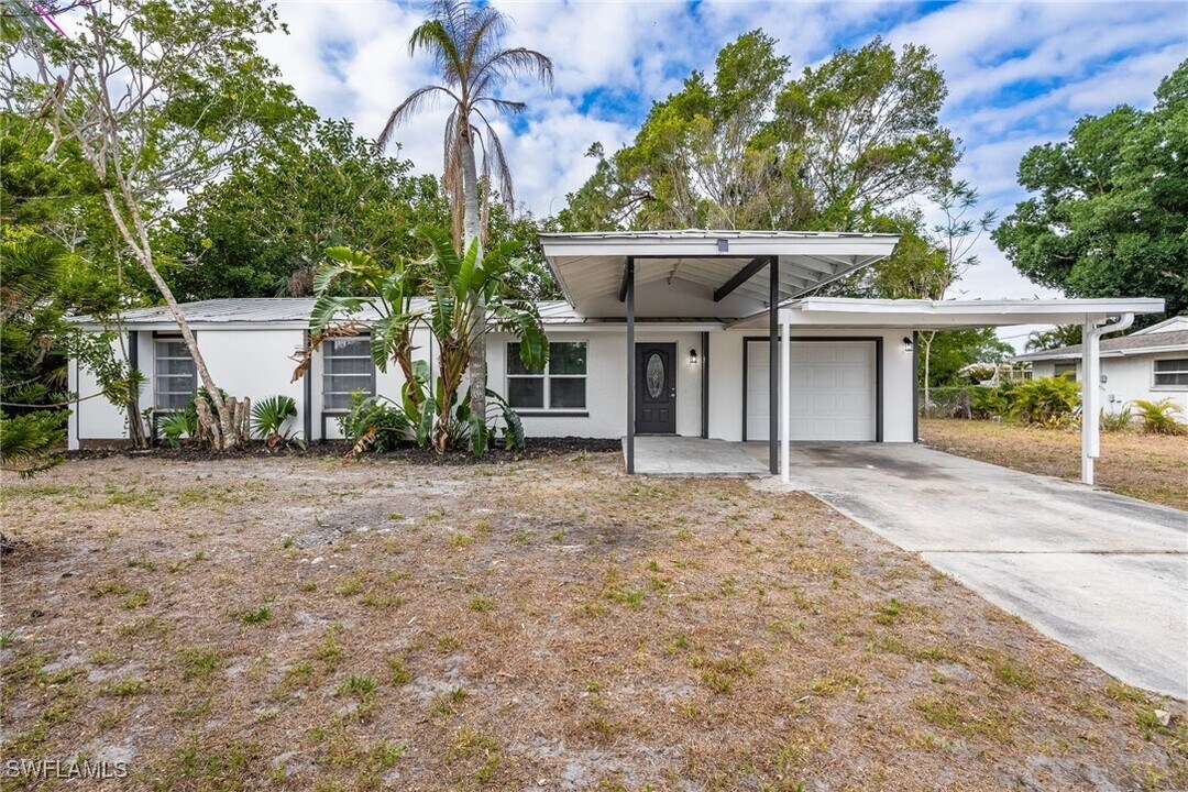 5863 Millay Ct in North Fort Myers, FL - Building Photo
