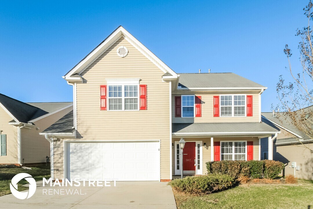 5817 Sunny Ridge Tr in Clemmons, NC - Building Photo