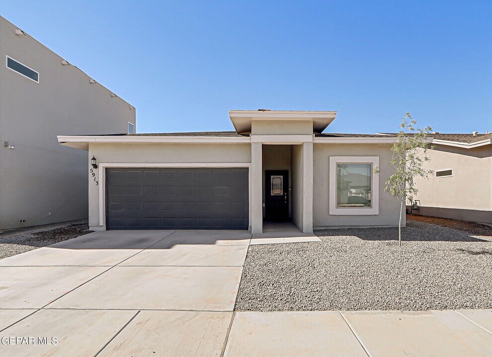5913 Ruidoso Downs St in El Paso, TX - Building Photo