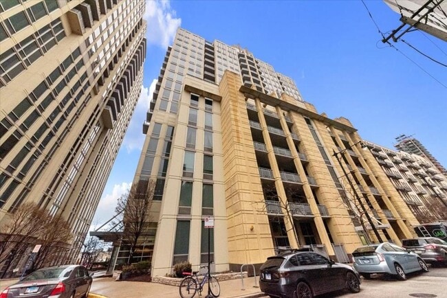 720 N Larrabee St in Chicago, IL - Building Photo - Building Photo