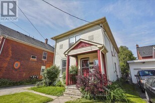 33 Rose Ave in Brantford, ON - Building Photo