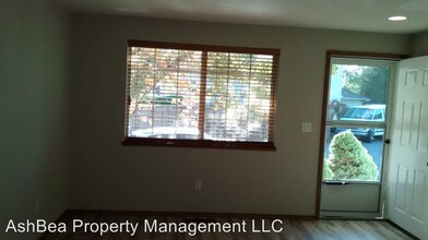 5138 Skyline Village Loop S in Salem, OR - Building Photo - Building Photo