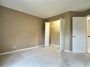 3142 Bromley Ln in Aurora, IL - Building Photo - Building Photo