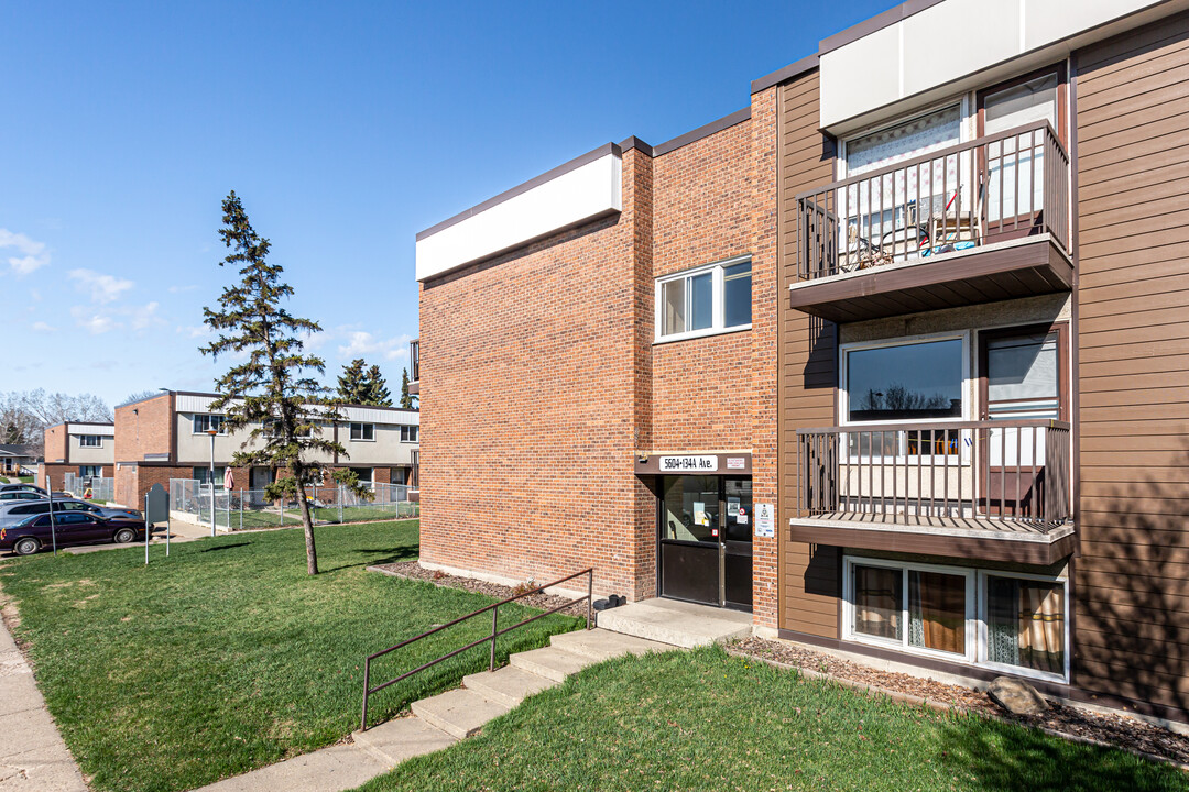 13426 Fort Rd NW in Edmonton, AB - Building Photo