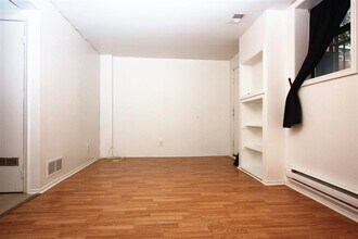 228 Christopher Columbus Dr in Jersey City, NJ - Building Photo - Building Photo