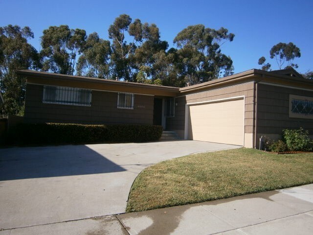 5964 Hughes St in San Diego, CA - Building Photo