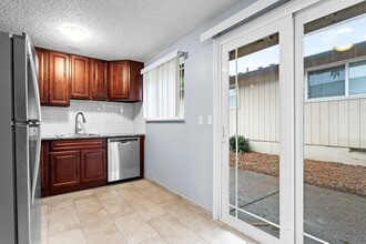 Jennings Lodge Apartments in Portland, OR - Building Photo - Building Photo