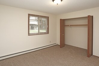 Oakshire Apartments in St. Cloud, MN - Building Photo - Interior Photo