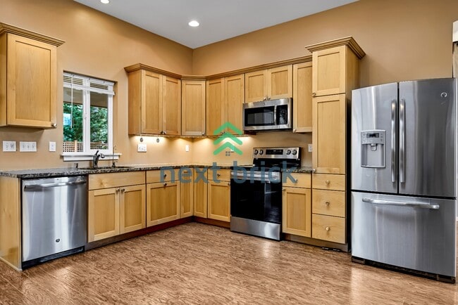 317 NE 178th St in Shoreline, WA - Building Photo - Building Photo