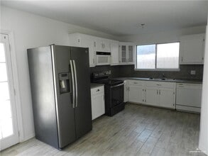 7 Providence Ave in McAllen, TX - Building Photo - Building Photo