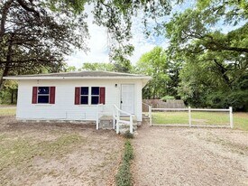 2519 Lester St in Pensacola, FL - Building Photo