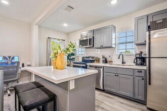 5 Estelle St in Houston, TX - Building Photo - Building Photo