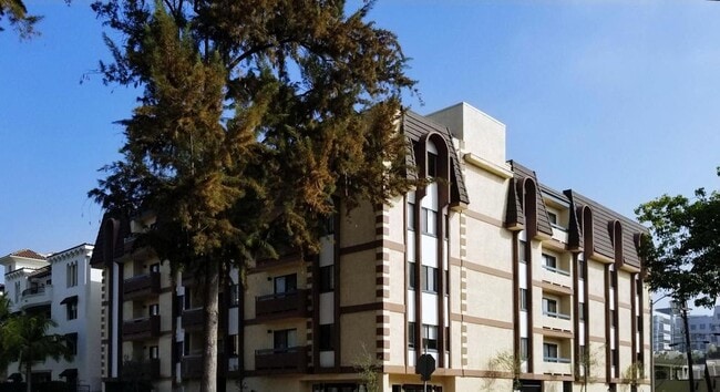 Clark Drive Apartments in Los Angeles, CA - Building Photo - Building Photo
