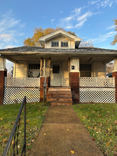 1426 E Locust St in Decatur, IL - Foto de edificio - Building Photo