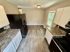 314 S Woodlawn Ave in Burlington, IA - Building Photo - Building Photo