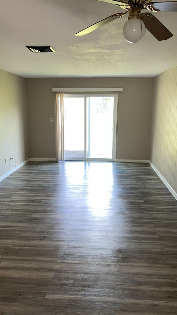 property at 2325 W Pensacola St