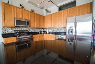 1000 W Adams St, Unit 709 in Chicago, IL - Foto de edificio - Building Photo