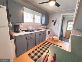 4884 Charles Town Rd in Kearneysville, WV - Building Photo