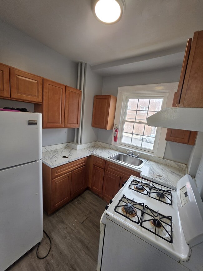 325 Roseville Ave, Unit 1, Unit 1