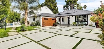 4912 Alonzo Ave in Encino, CA - Building Photo