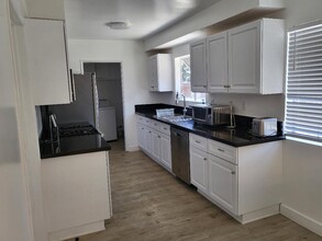 8856 Casaba Ave in Winnetka, CA - Building Photo - Building Photo