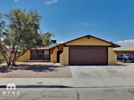 5817 W Robin Ln in Las Vegas, NV - Building Photo