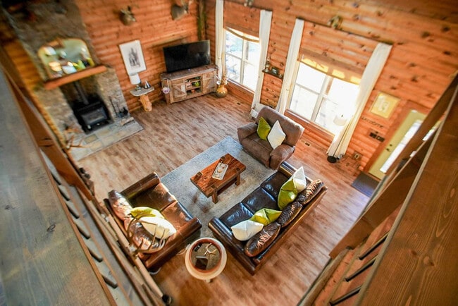 3269 Dead Horse Mountain Rd in Fayetteville, AR - Foto de edificio - Building Photo