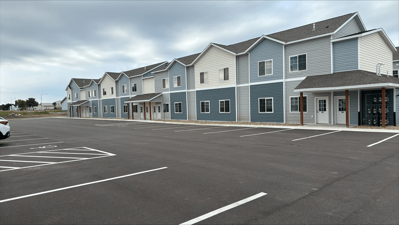 Windom Landing in Windom, MN - Building Photo