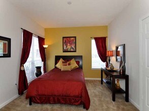 Village on the Green in Atlanta, GA - Foto de edificio - Building Photo